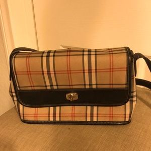Similar to Burberry Nova Check Rectangular Shoulder Bag 🤩